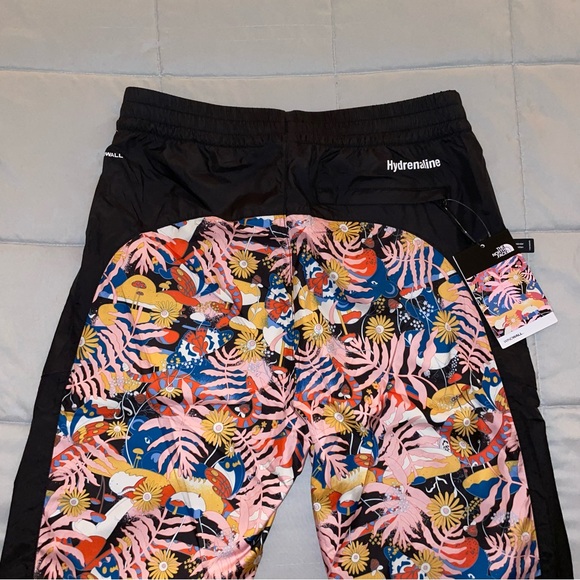North Face Printed Hydrenaline 2000 Jogger Pants - Picture 5 of 11